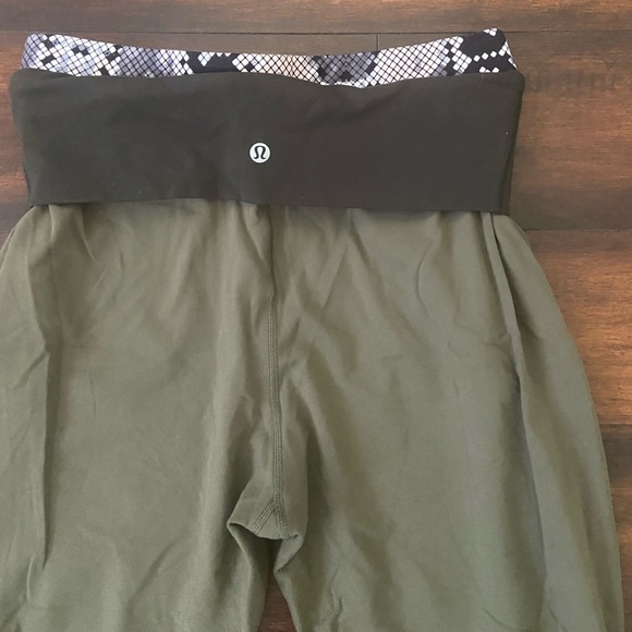 Lululemon Sunset Salutation Crop Fatigue Green Ziggy Snake Butter Pink &… - Picture 10 of 12